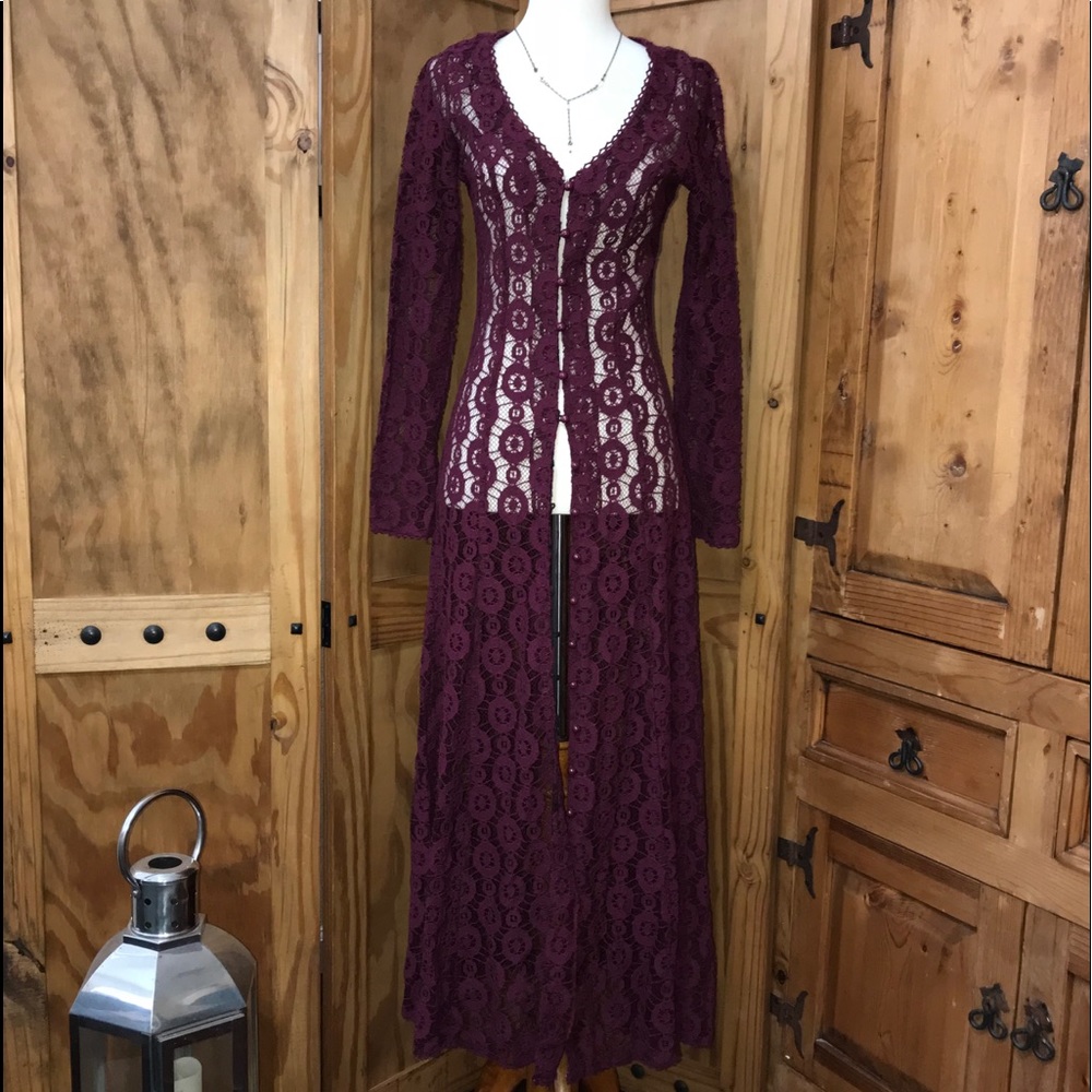 🌸 Vintage Lace Duster